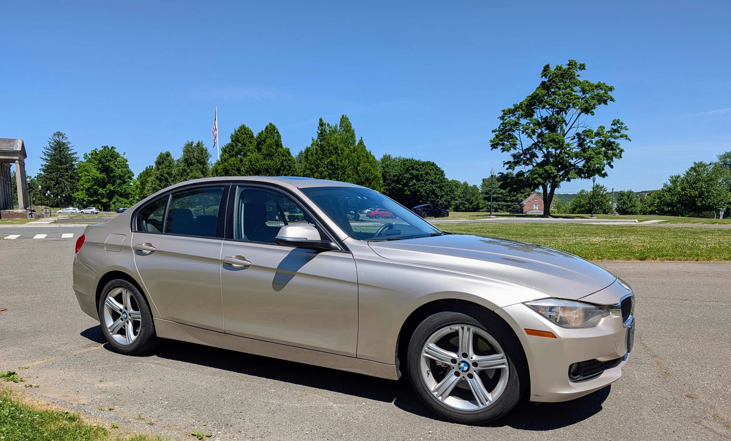 Used 2013 BMW 320i xDrive Sedan AWD/4WD image 6
