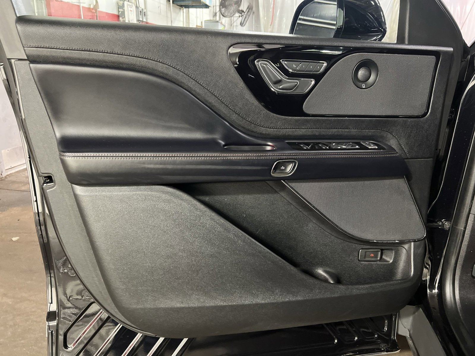 Used 2020 Lincoln Aviator Reserve w/ Equipment Group 201A image 14