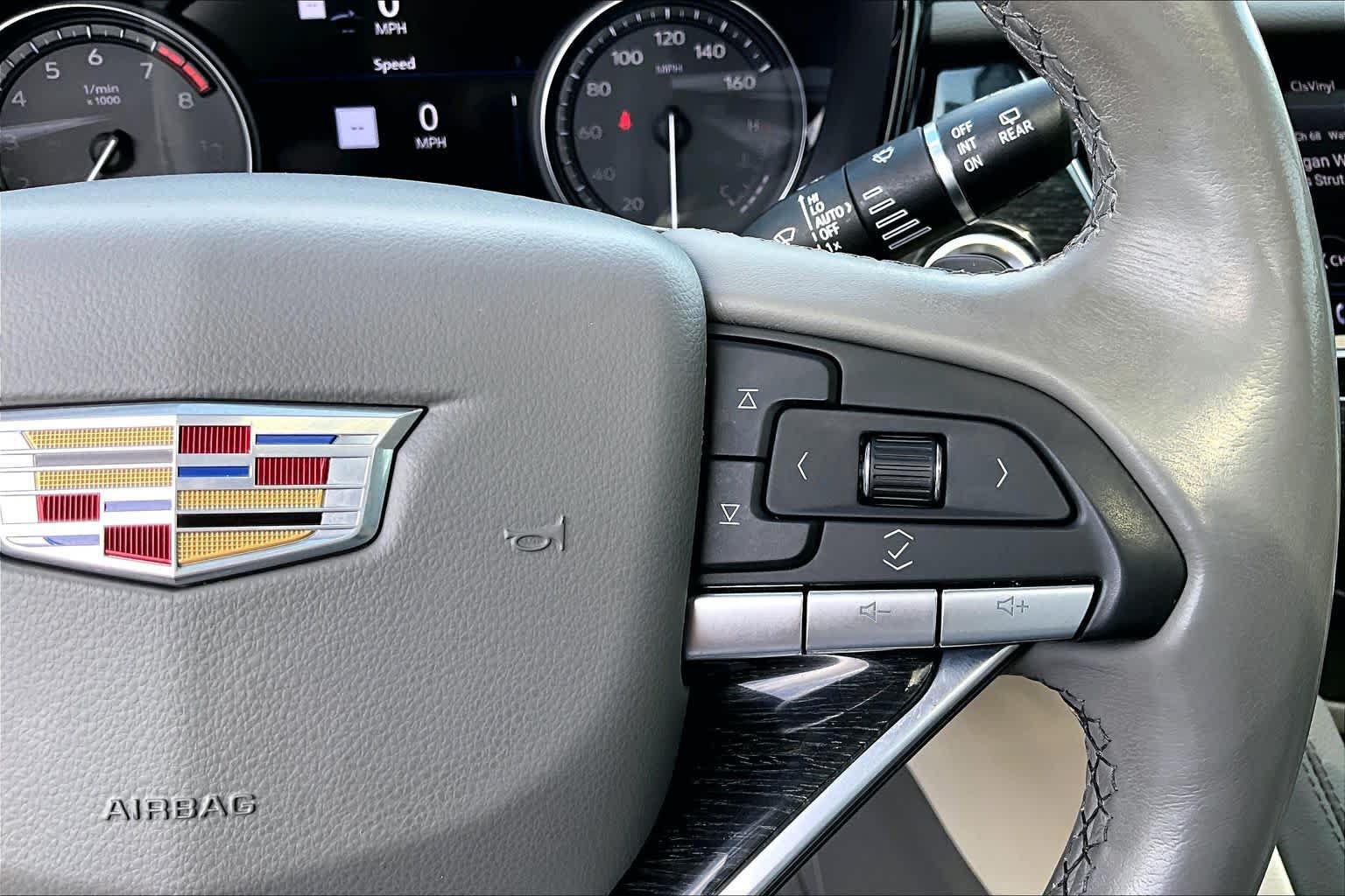 Used 2022 Cadillac XT6 Premium Luxury w/ Technology Package FWD image 25