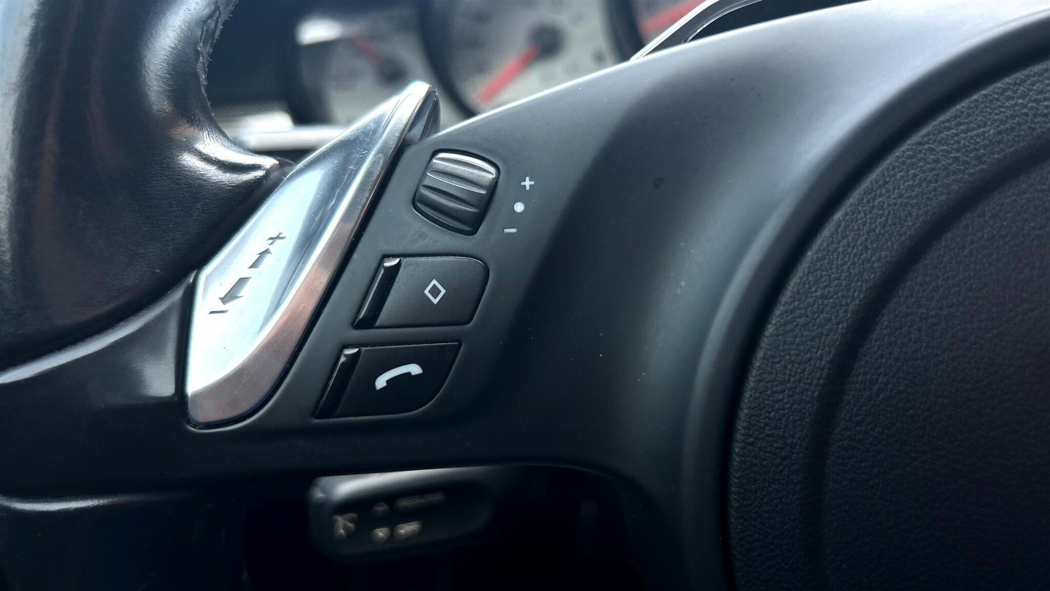 Used 2015 Porsche Panamera 4S image 35