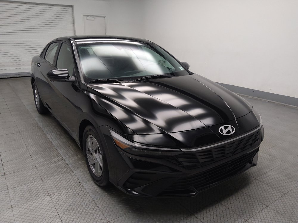 Used 2025 Hyundai Elantra SE FWD image 13