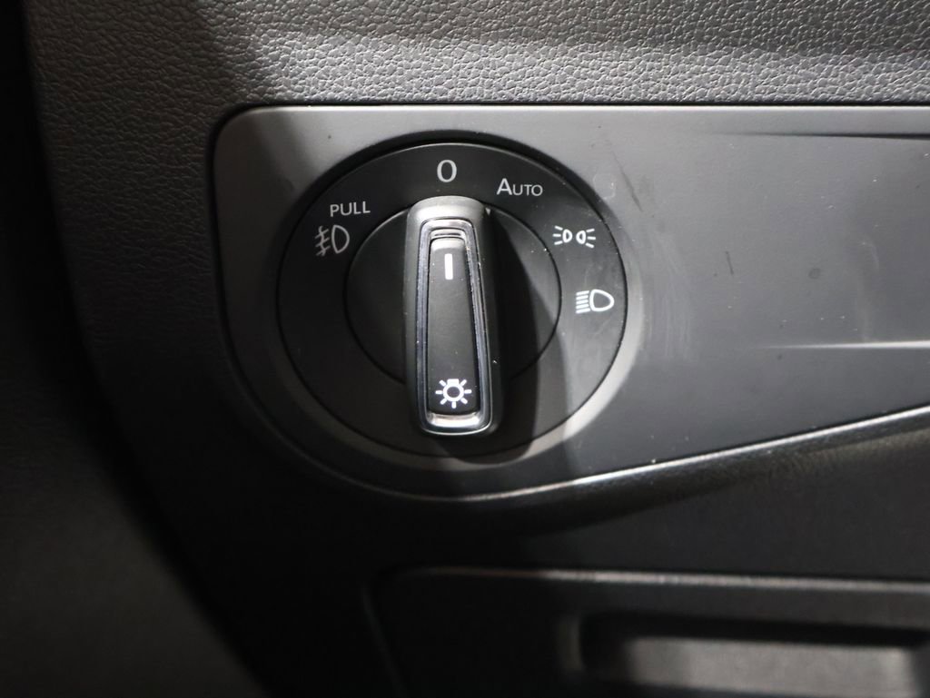 Used 2018 Volkswagen Tiguan SEL Premium w/ 3rd Row Seat Package image 34