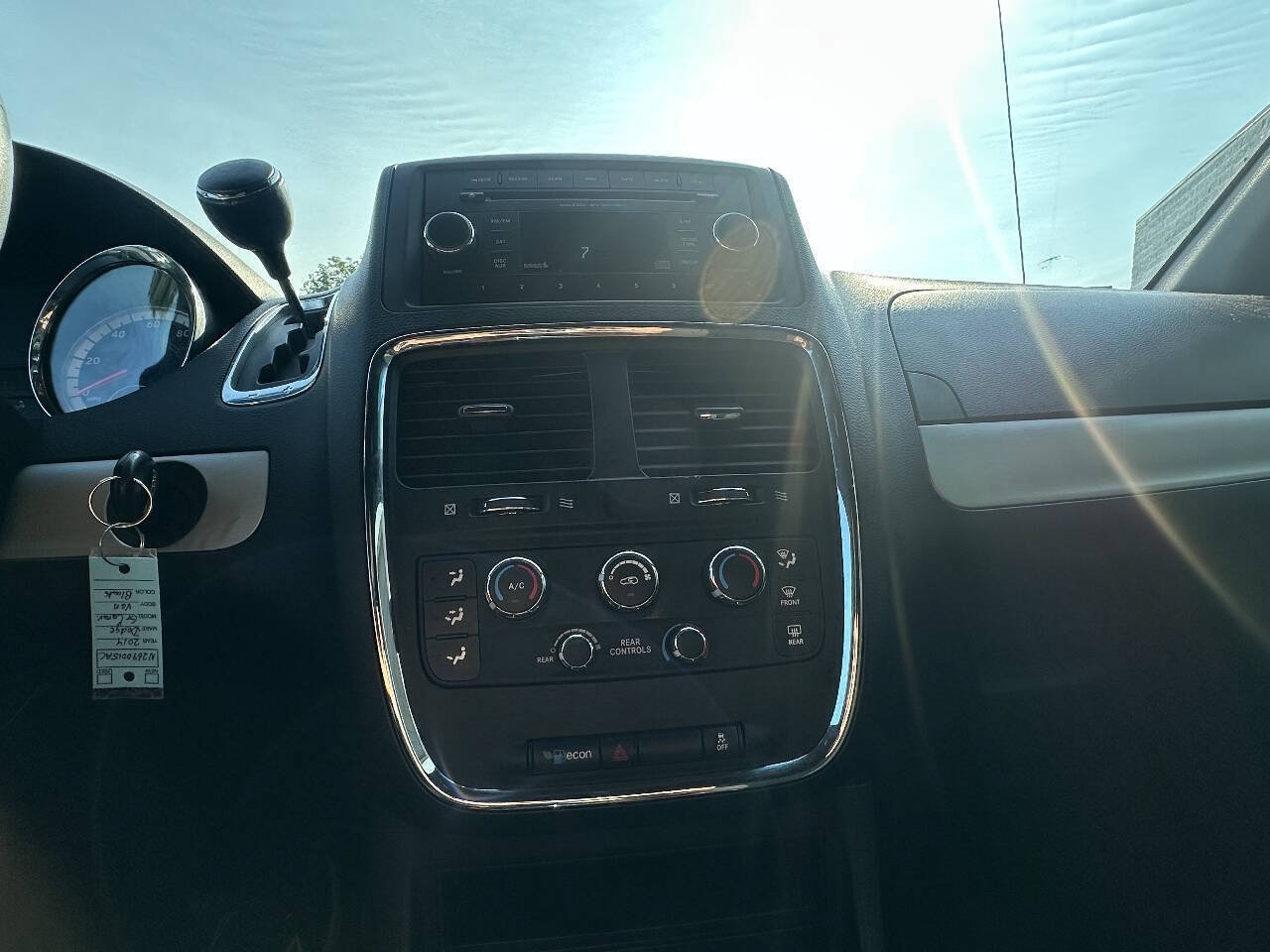 Used 2014 Dodge Grand Caravan SXT w/ Blacktop Package FWD image 12