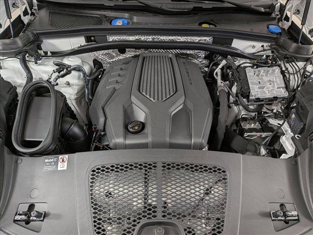 Certified 2025 Porsche Macan Turbo image 27