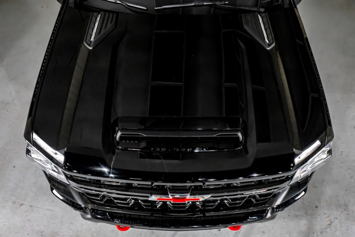 Used 2025 Chevrolet Silverado 2500 ZR2 w/ Technology Package image 39