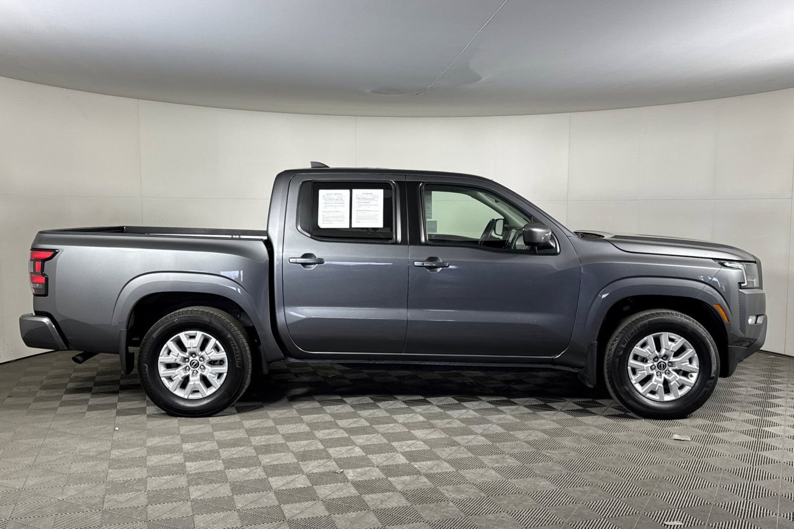 Used 2024 Nissan Frontier SV w/ SV Convenience Package RWD image 2