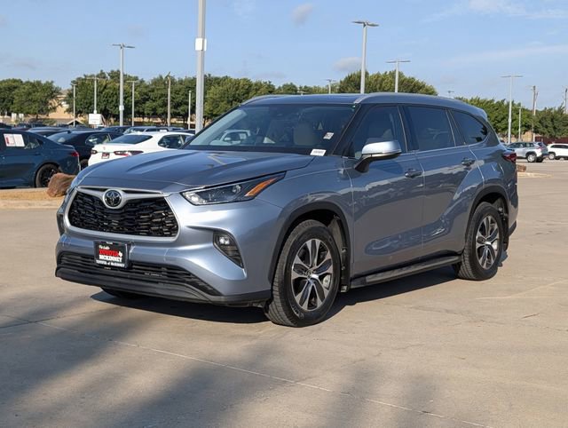Used 2022 Toyota Highlander XLE FWD image 9