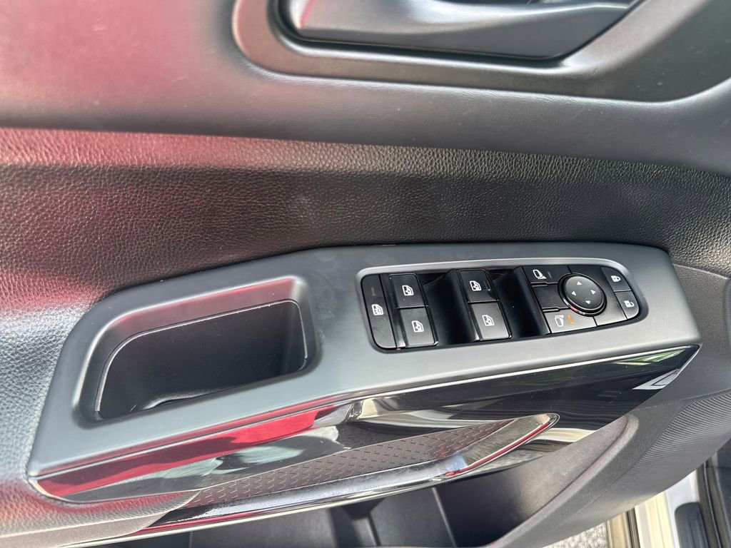 Used 2023 Nissan Pathfinder SV AWD/4WD image 12