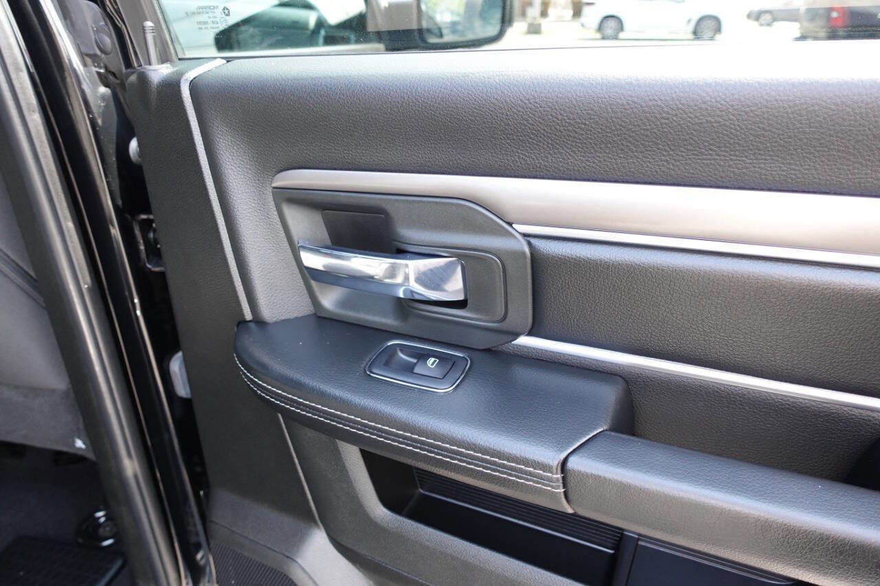 Used 2023 RAM 1500 Classic Warlock AWD/4WD image 32