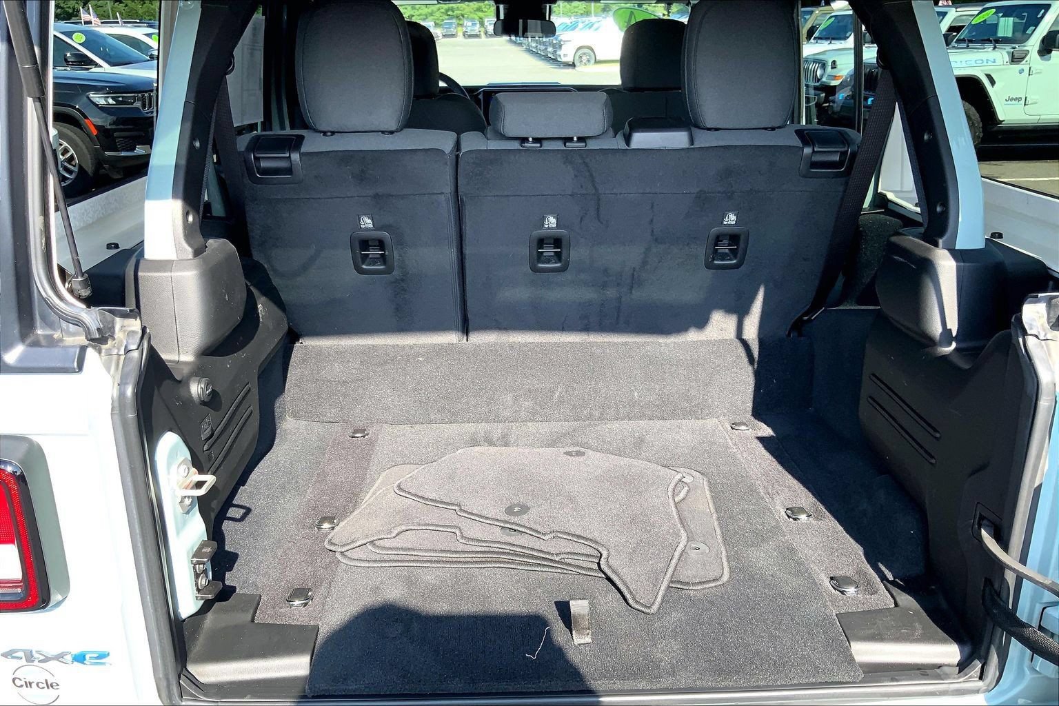 Used 2024 Jeep Wrangler Unlimited w/ Convenience Group AWD/4WD image 9