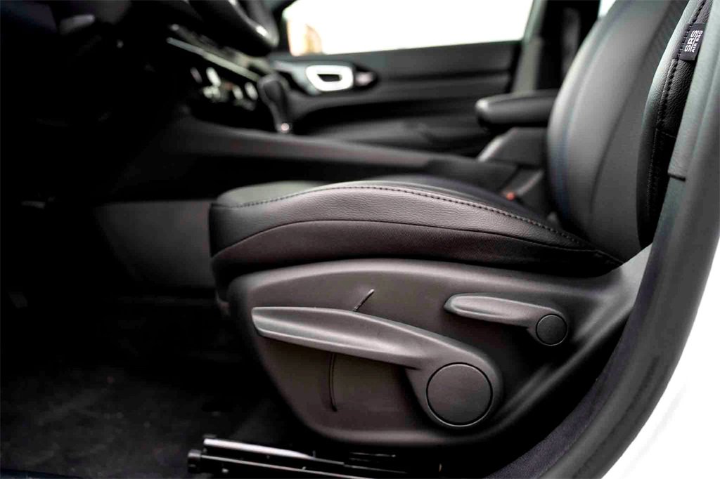 New 2026 Jeep Compass Latitude image 11