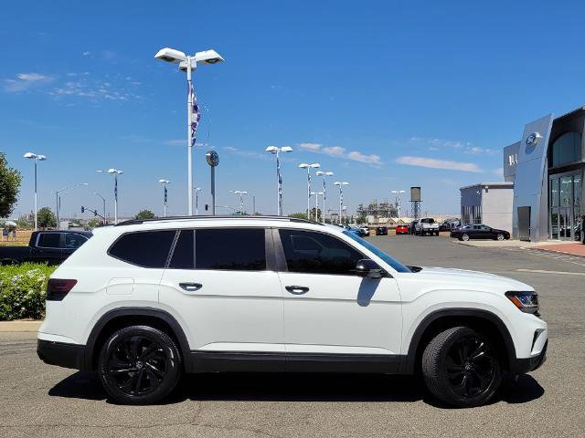 Used 2023 Volkswagen Atlas SE w/ Black Wheel Package FWD image 3