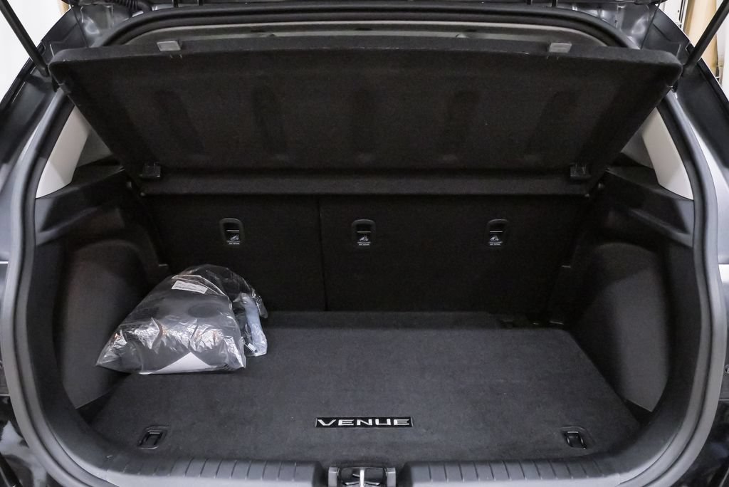 Certified 2024 Hyundai Venue SE FWD image 29