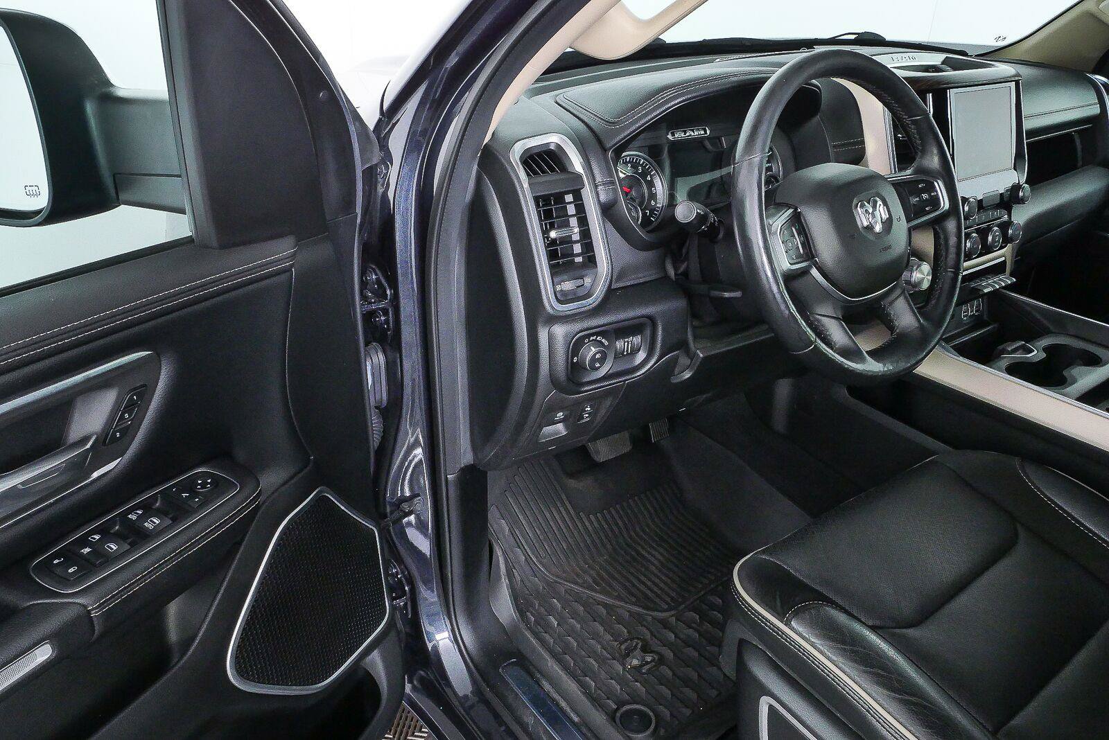 Used 2019 RAM 1500 Laramie RWD image 9