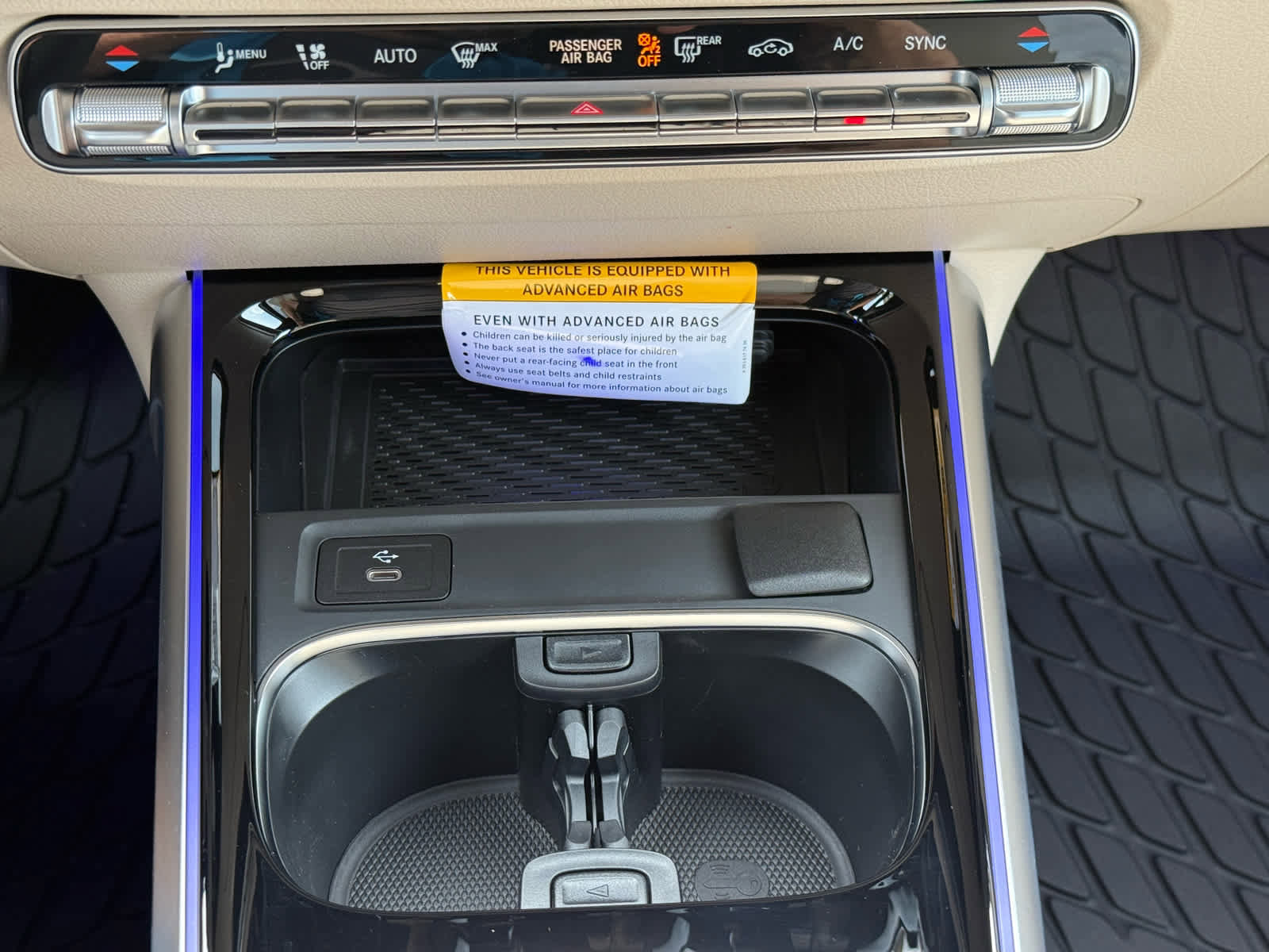 Used 2026 Mercedes-Benz GLB 250 4MATIC image 18