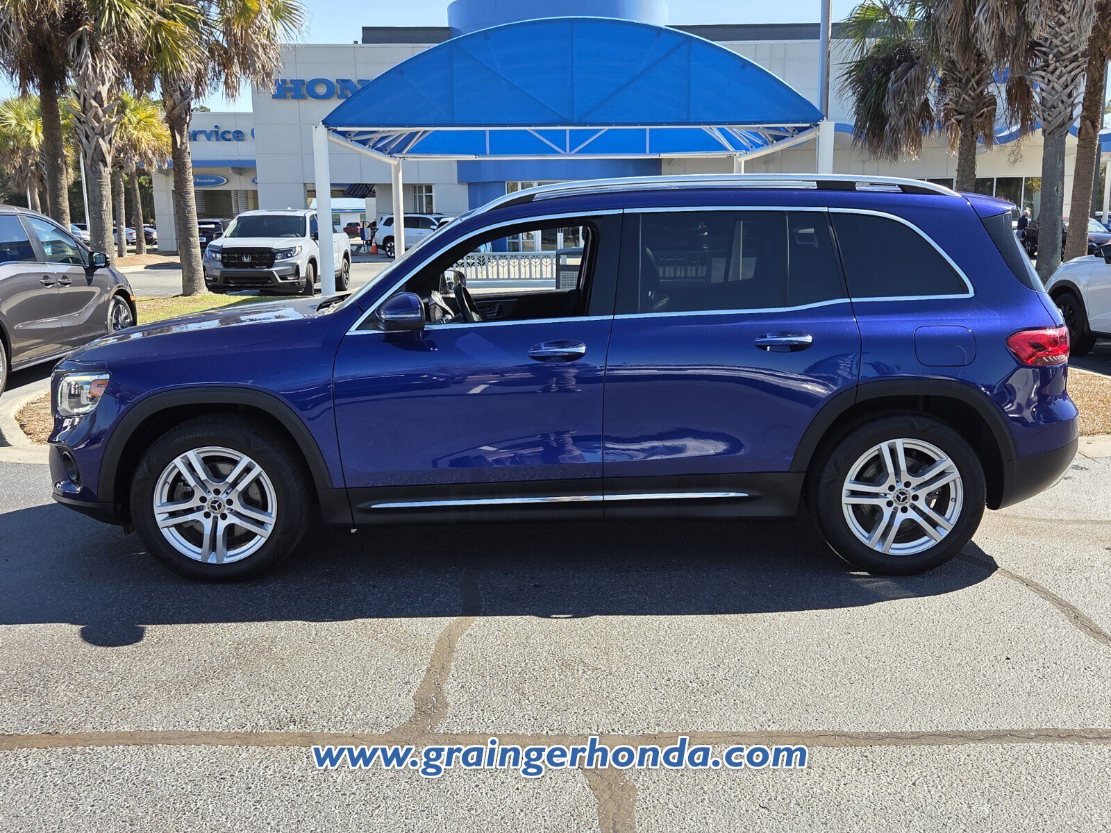 Used 2021 Mercedes-Benz GLB 250 4MATIC w/ Premium Package image 8