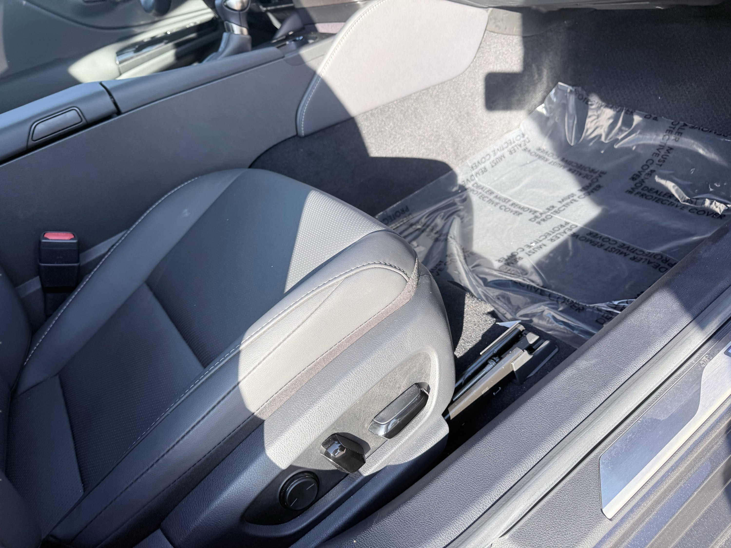 Used 2025 Lexus ES 300h ES 300h F SPORT Design w/ Premium Package image 22