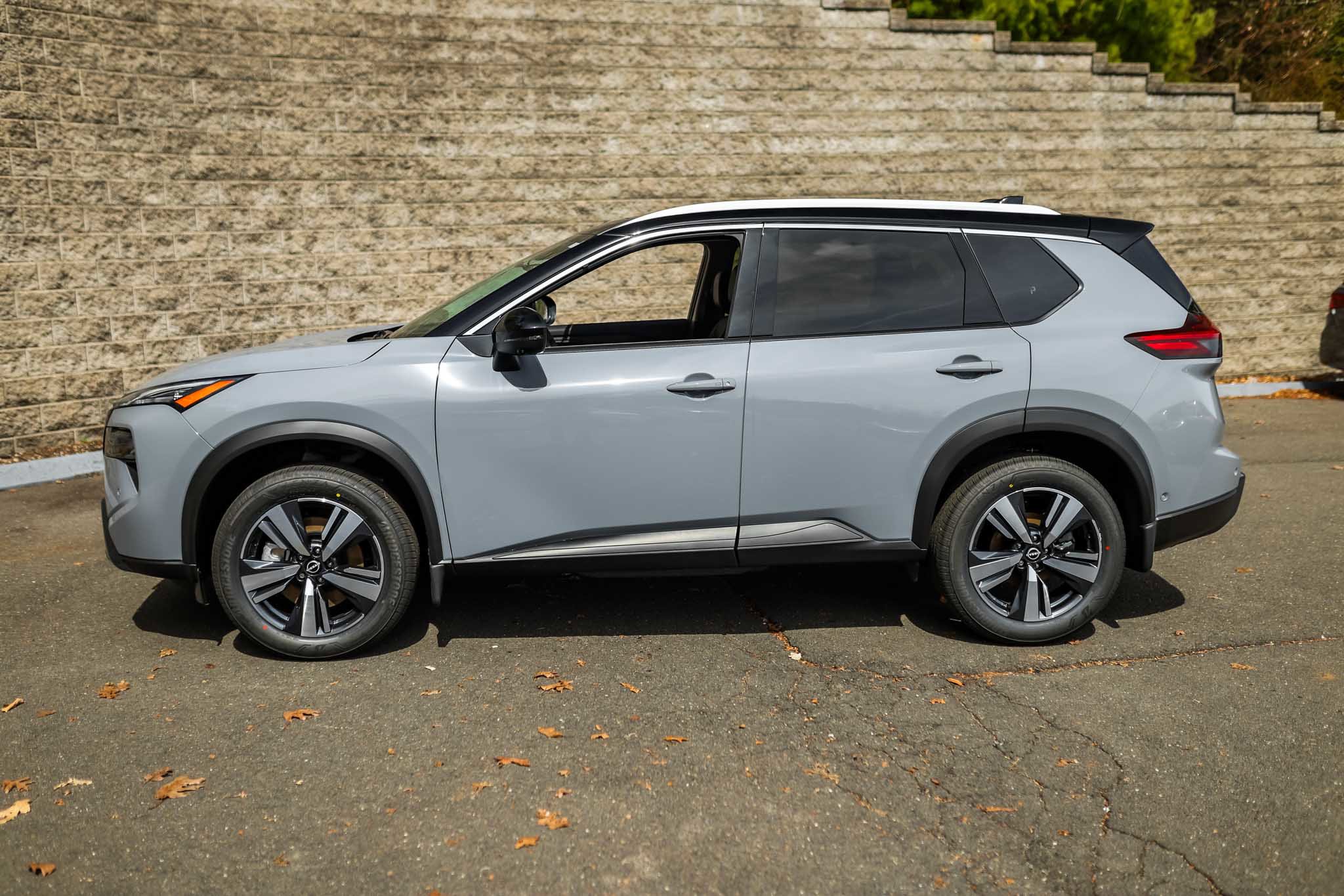 New 2025 Nissan Rogue SL w/ Tech Package image 5