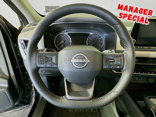 Used 2025 Nissan Rogue SV image 13