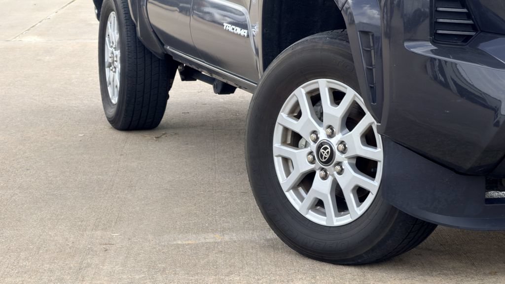 Used 2024 Toyota Tacoma SR5 AWD/4WD image 12