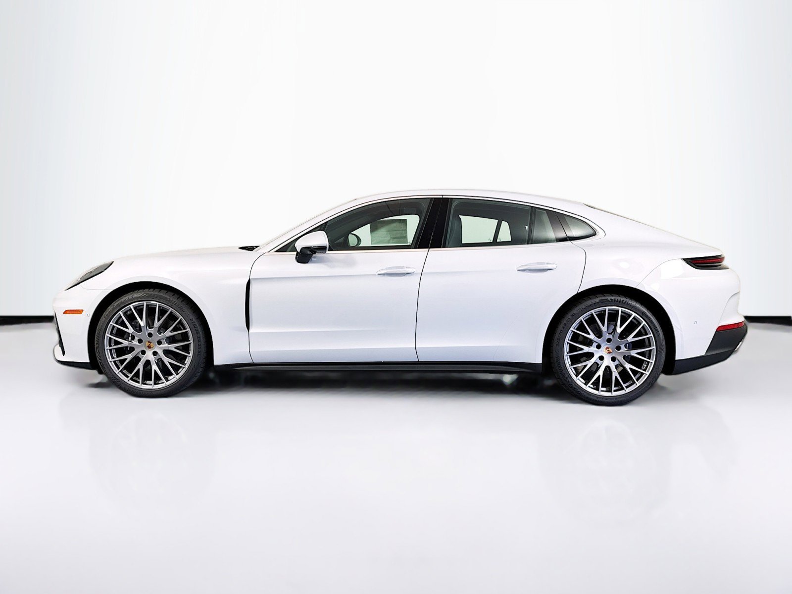 New 2025 Porsche Panamera 4 image 2