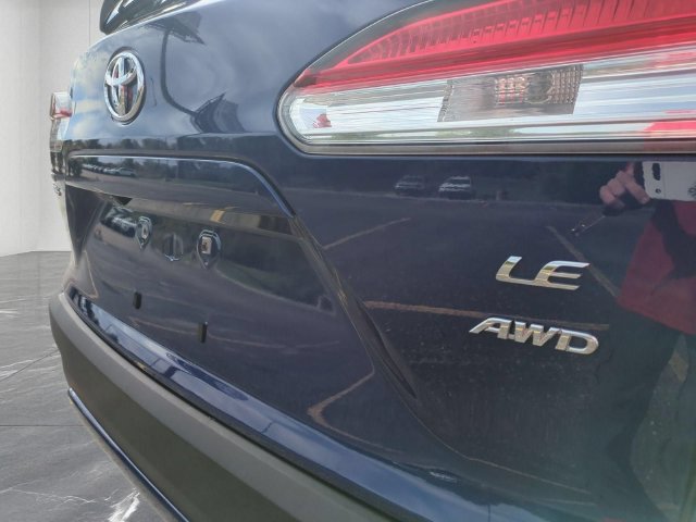 Used 2022 Toyota Corolla Cross LE AWD/4WD image 10