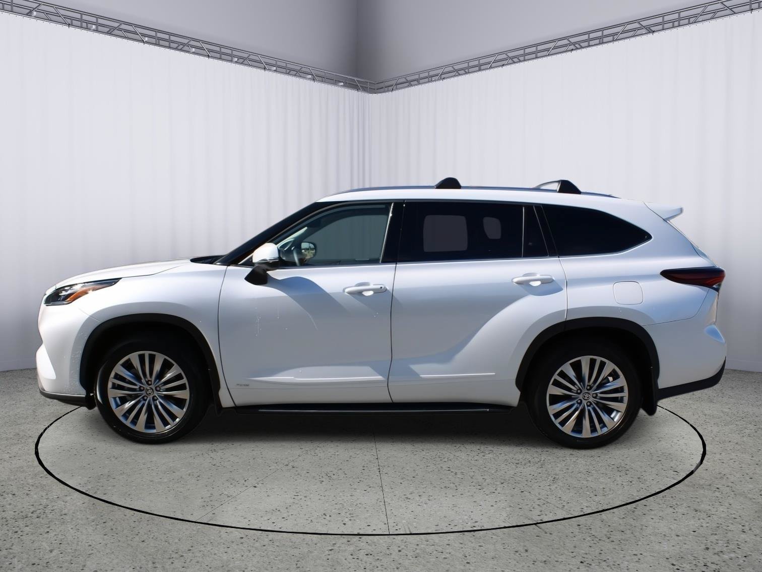 Used 2026 Toyota Highlander Platinum AWD/4WD image 5