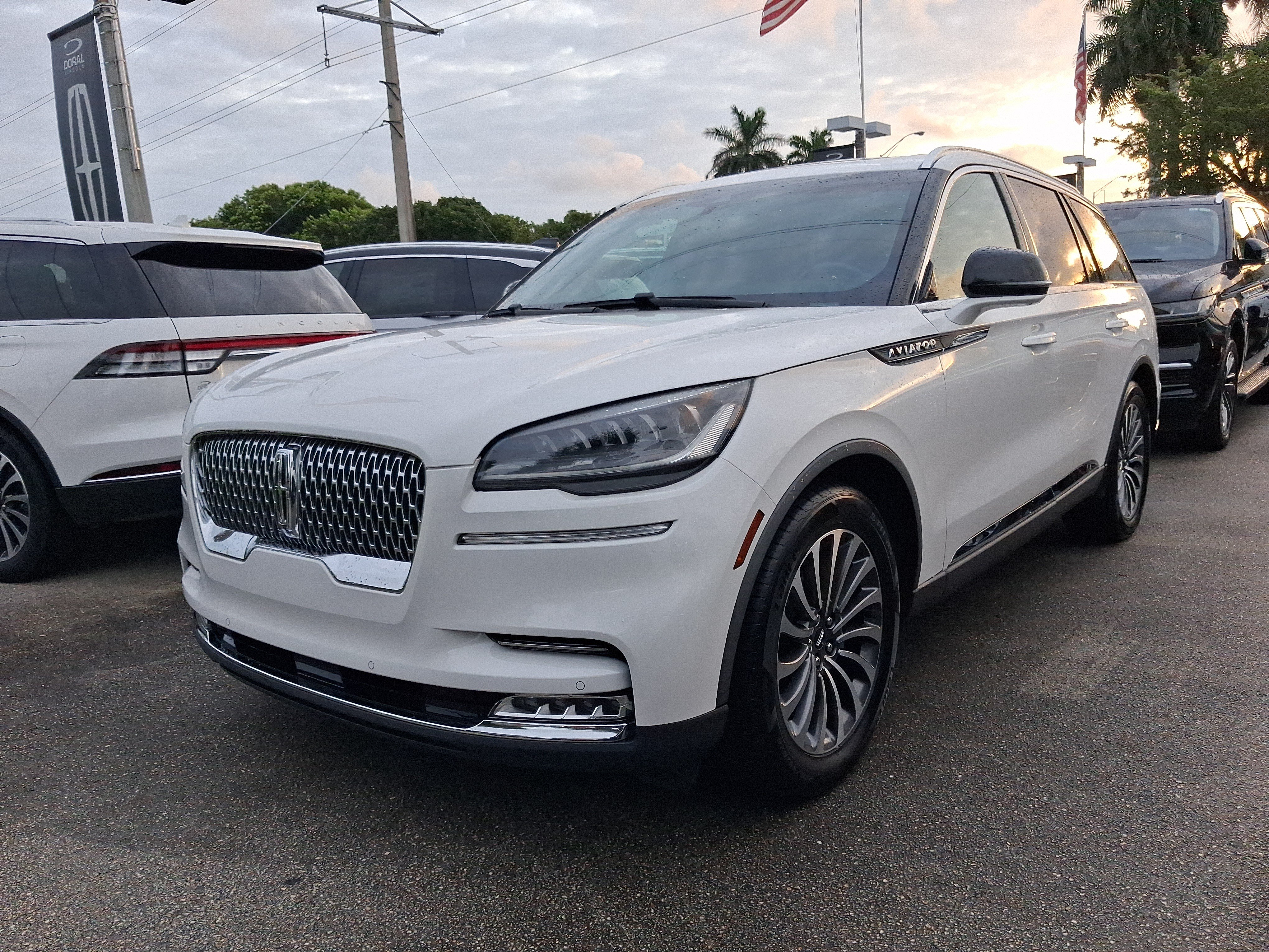Certified 2021 Lincoln Aviator Reserve w/ Elements Package Plus RWD image 2