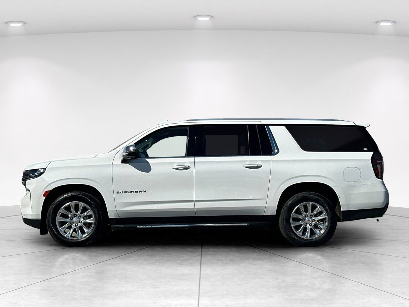 Used 2023 Chevrolet Suburban Premier AWD/4WD image 3