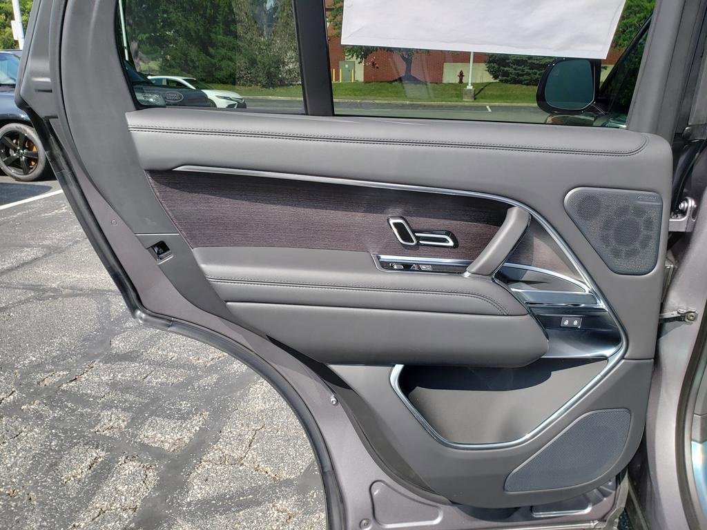 New 2025 Land Rover Range Rover SE image 12