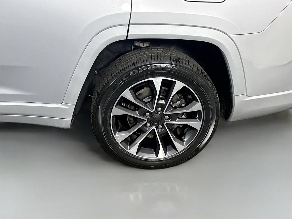 Used 2023 Jeep Grand Cherokee L Overland w/ Advanced Protech Group III AWD/4WD image 39