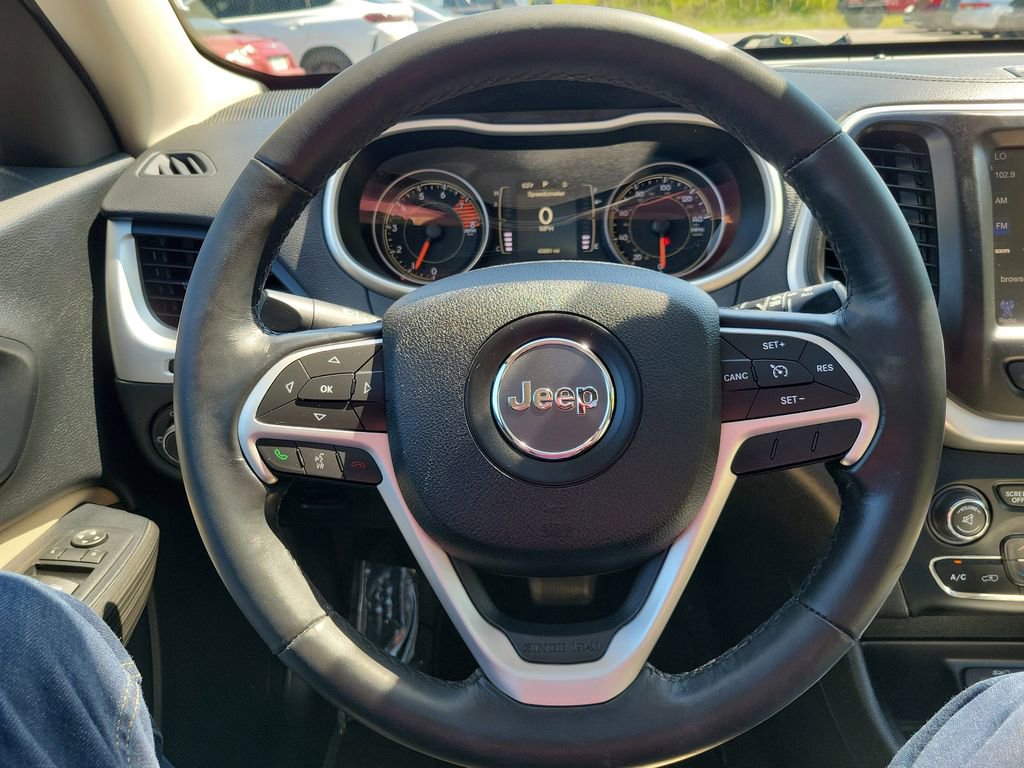 Used 2016 Jeep Cherokee Latitude w/ Comfort/Convenience Group FWD image 12