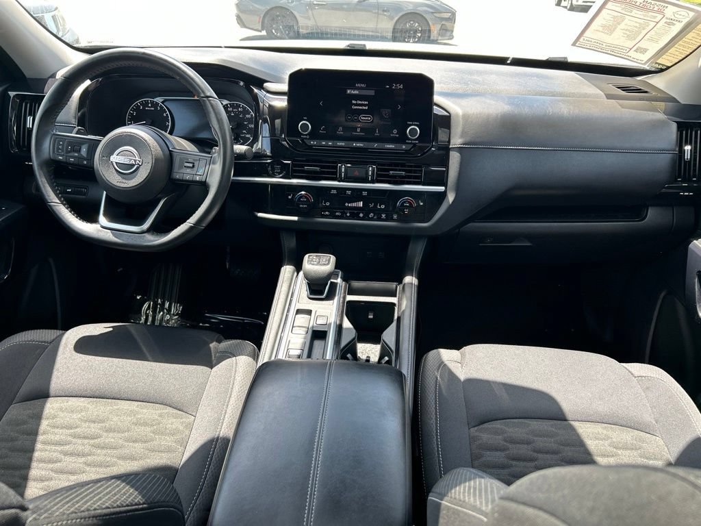 Certified 2025 Nissan Pathfinder SV w/ SV Premium Package FWD image 12