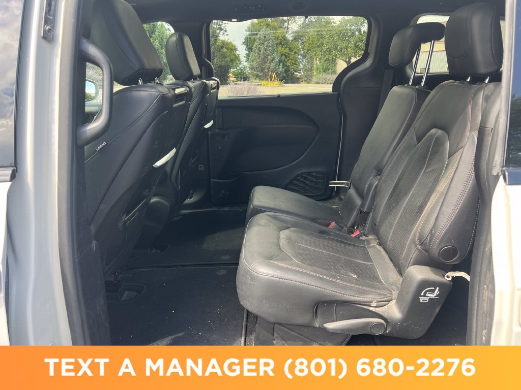 Used 2019 Chrysler Pacifica Touring-L FWD image 11