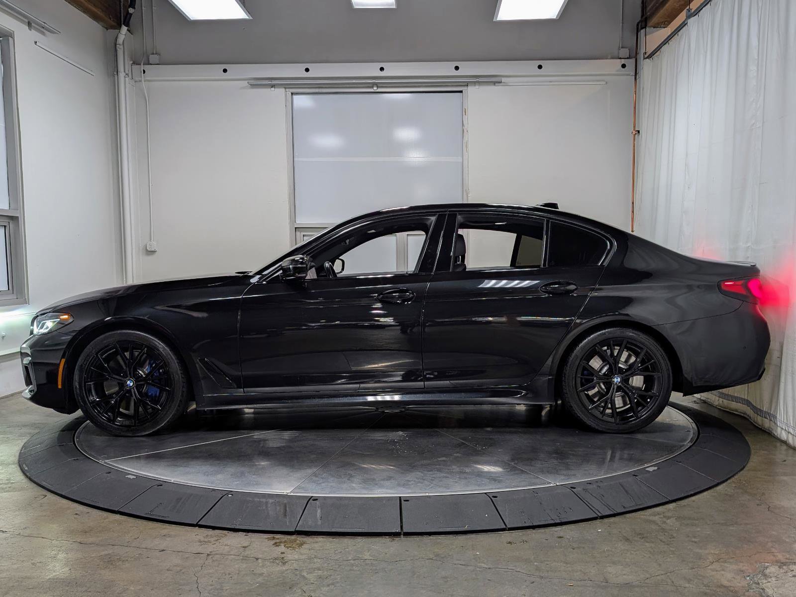 Used 2022 BMW M550i xDrive image 6