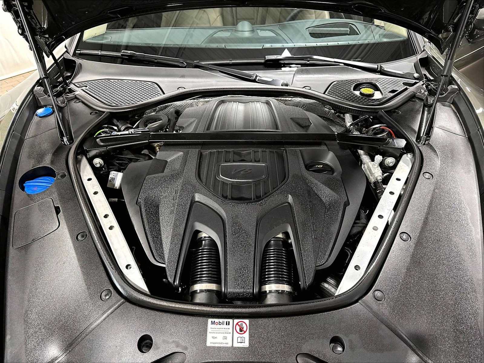 Used 2025 Porsche Panamera 4 AWD/4WD image 35