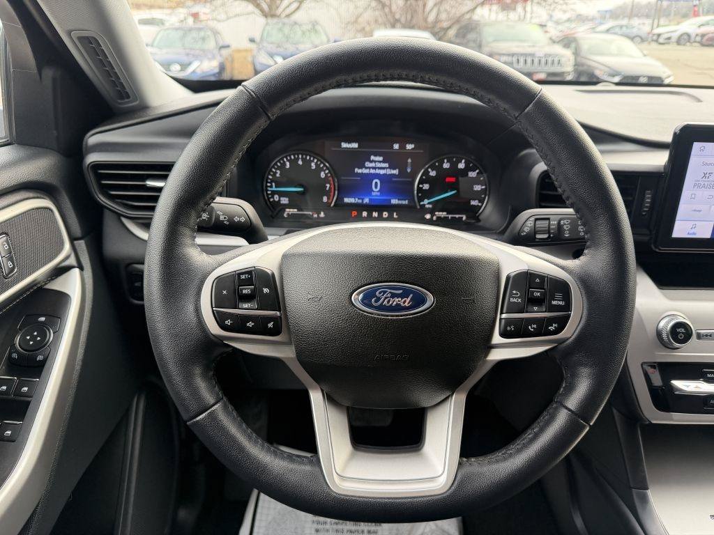 Used 2023 Ford Explorer XLT AWD/4WD image 14