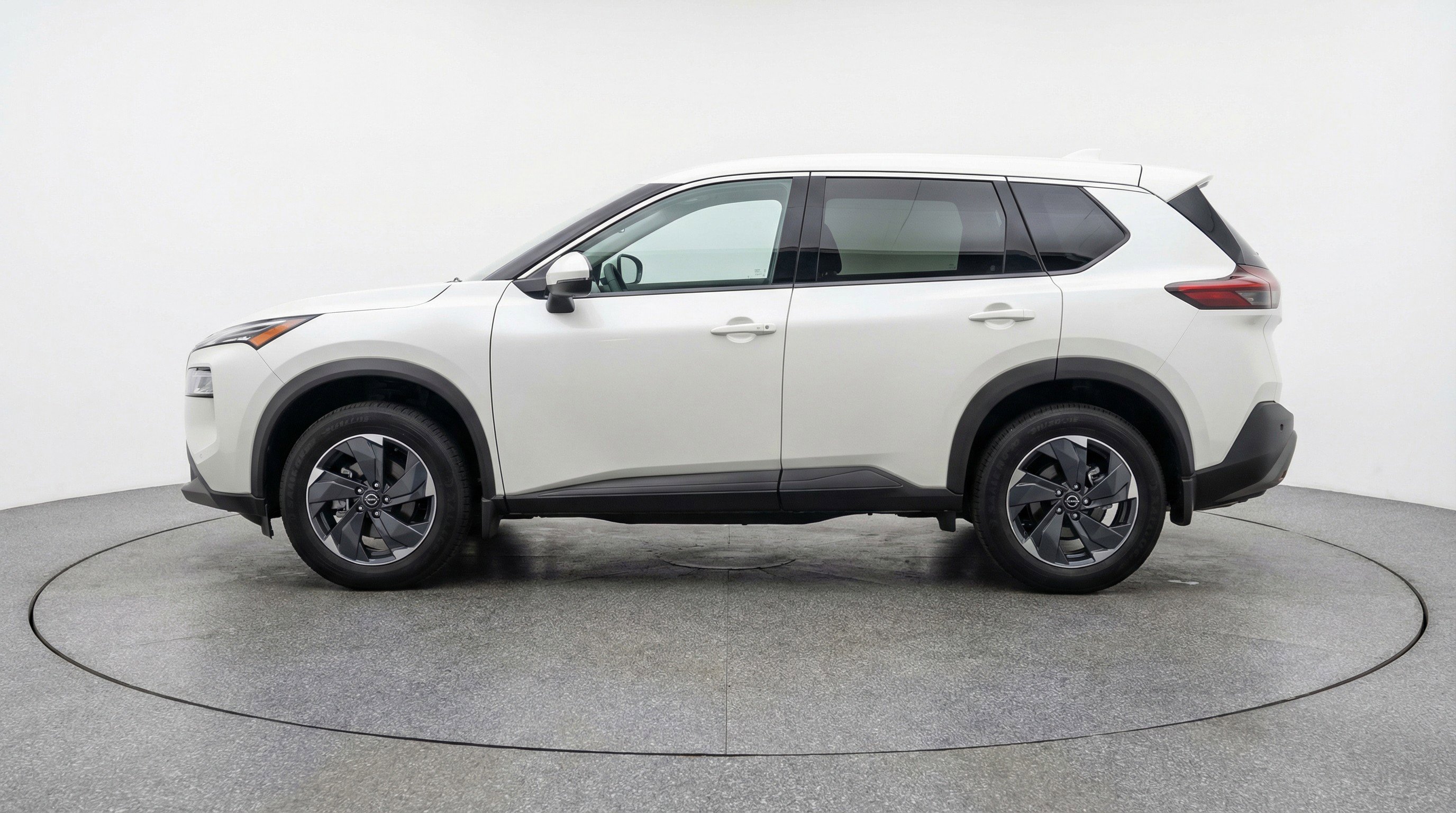 Used 2025 Nissan Rogue SV image 5