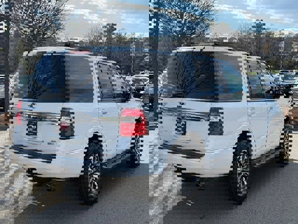 Used 2015 Ford Expedition XLT image 6