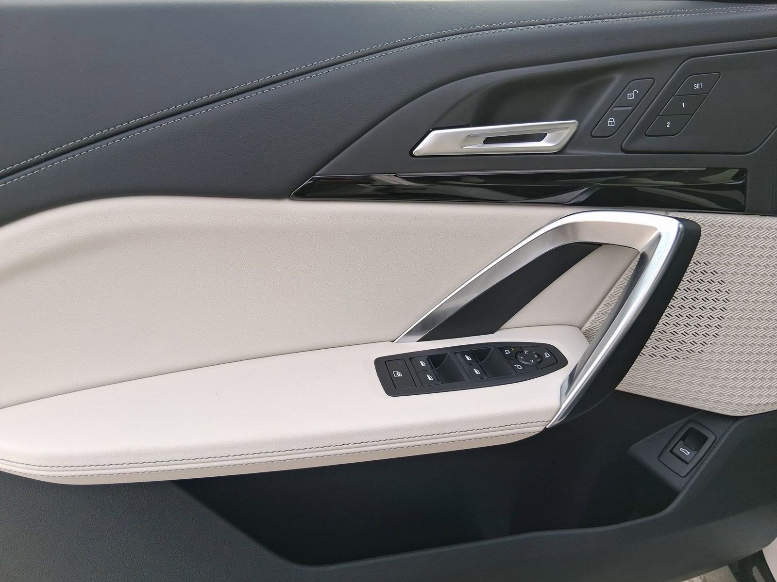 Used 2026 BMW X1 xDrive28i w/ Convenience Package image 11