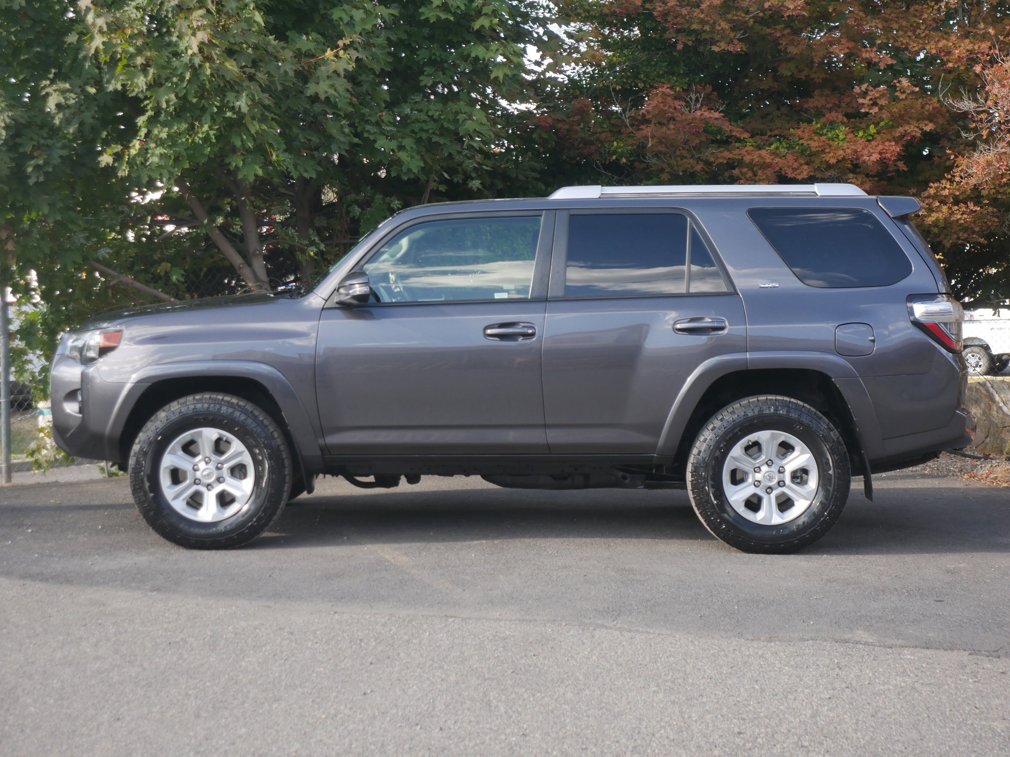 Used 2016 Toyota 4Runner SR5 Premium image 16