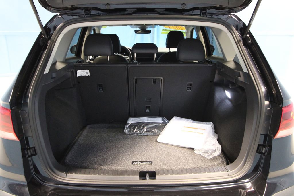 Used 2024 Volkswagen Taos SE image 34