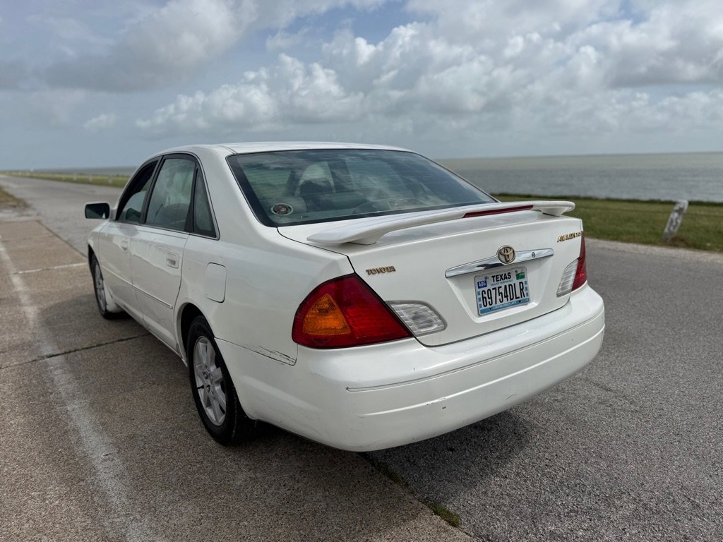 Used 2001 Toyota Avalon XLS image 6