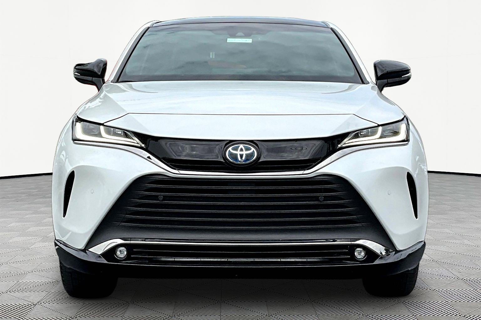 Used 2024 Toyota Venza Nightshade AWD/4WD image 2