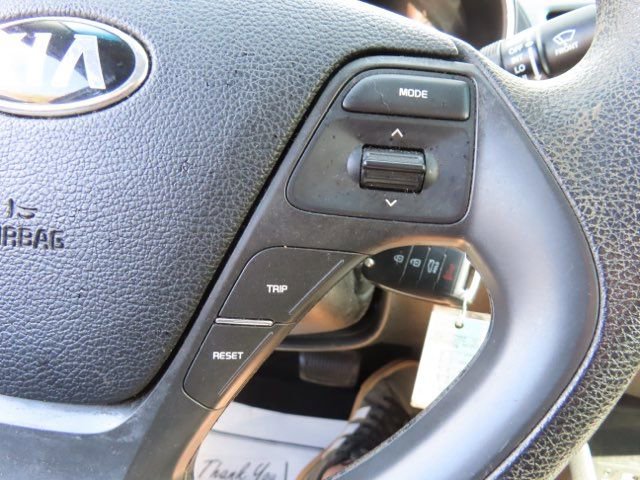 Used 2017 Kia Forte LX image 28