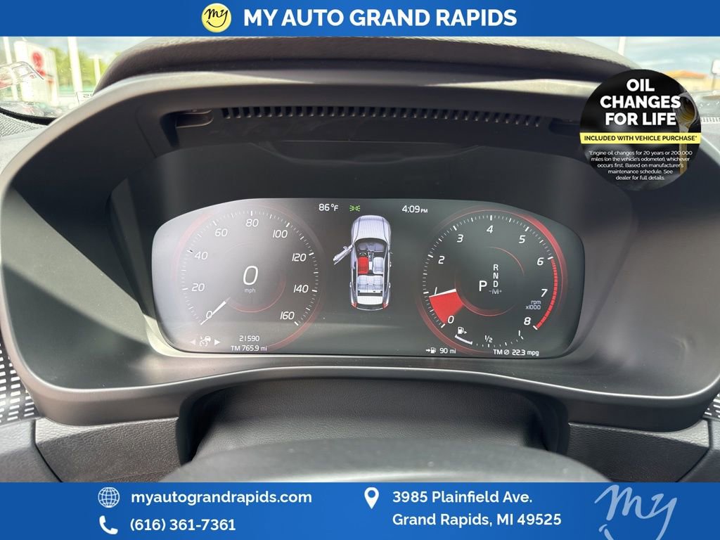 Used 2022 Volvo XC40 T5 R-Design w/ Advanced Package image 18