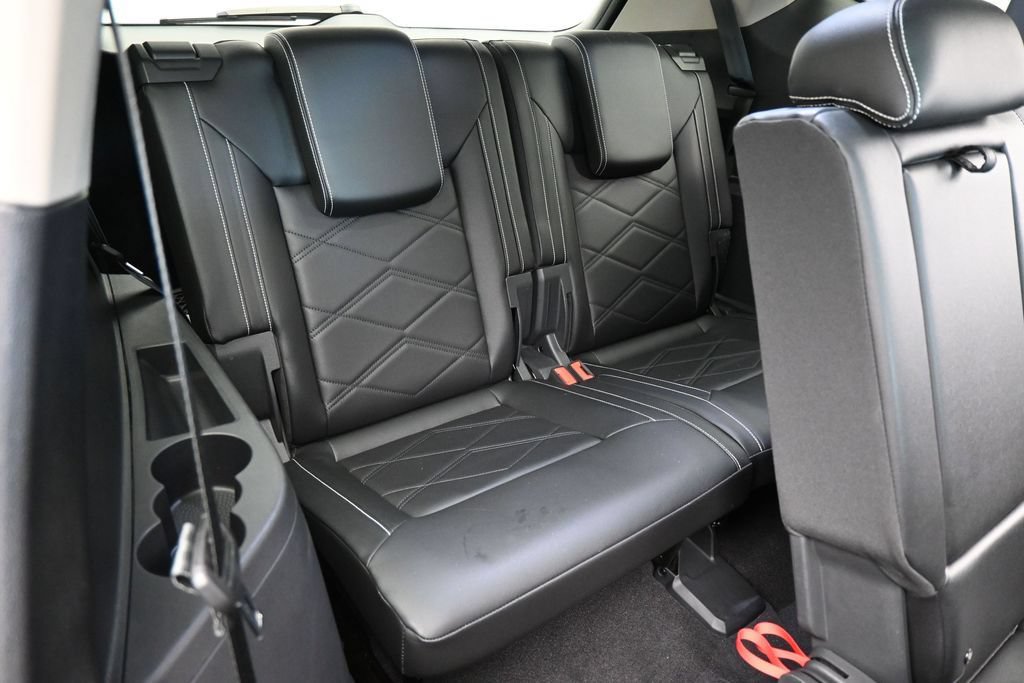 Used 2024 Volkswagen Atlas SE w/ Panoramic Sunroof Package FWD image 41