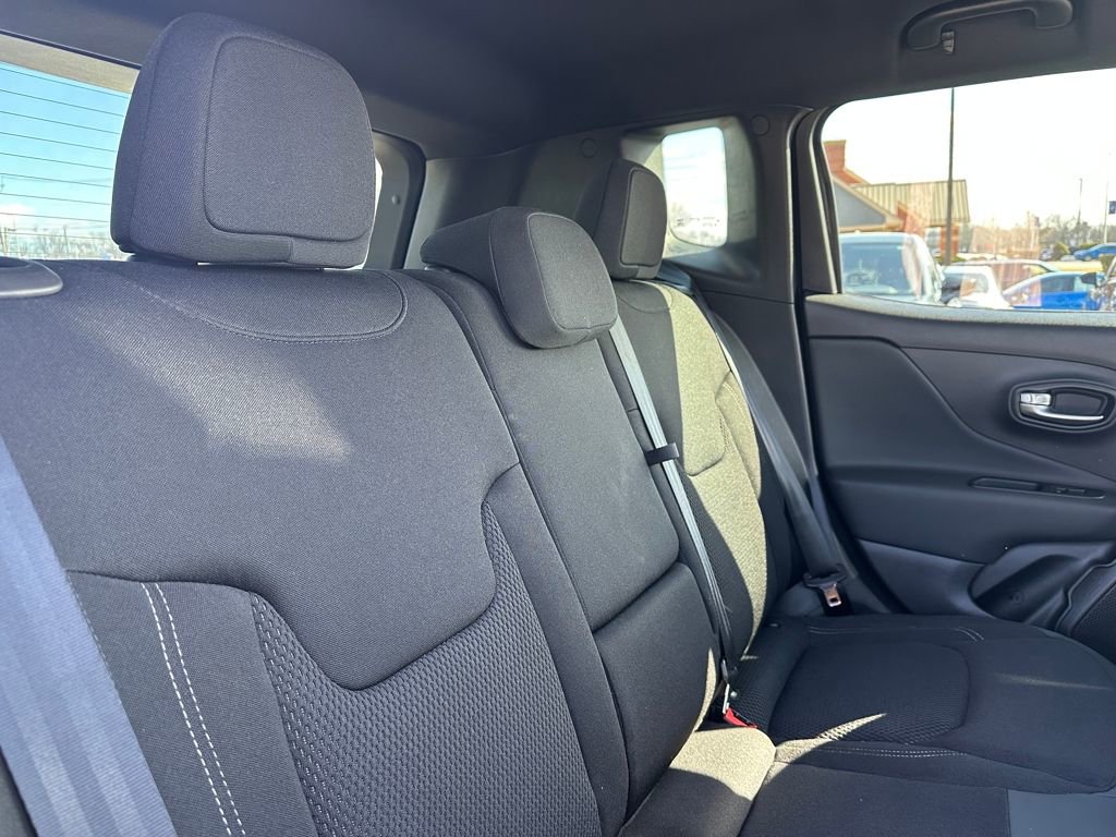 Used 2022 Jeep Renegade Altitude w/ Convenience Group AWD/4WD image 15
