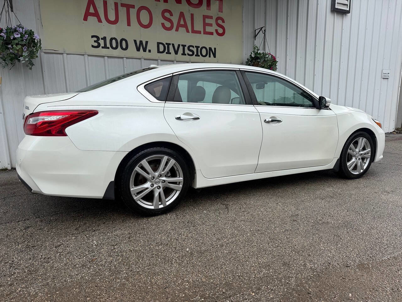 Used 2016 Nissan Altima 3.5 SL FWD image 4