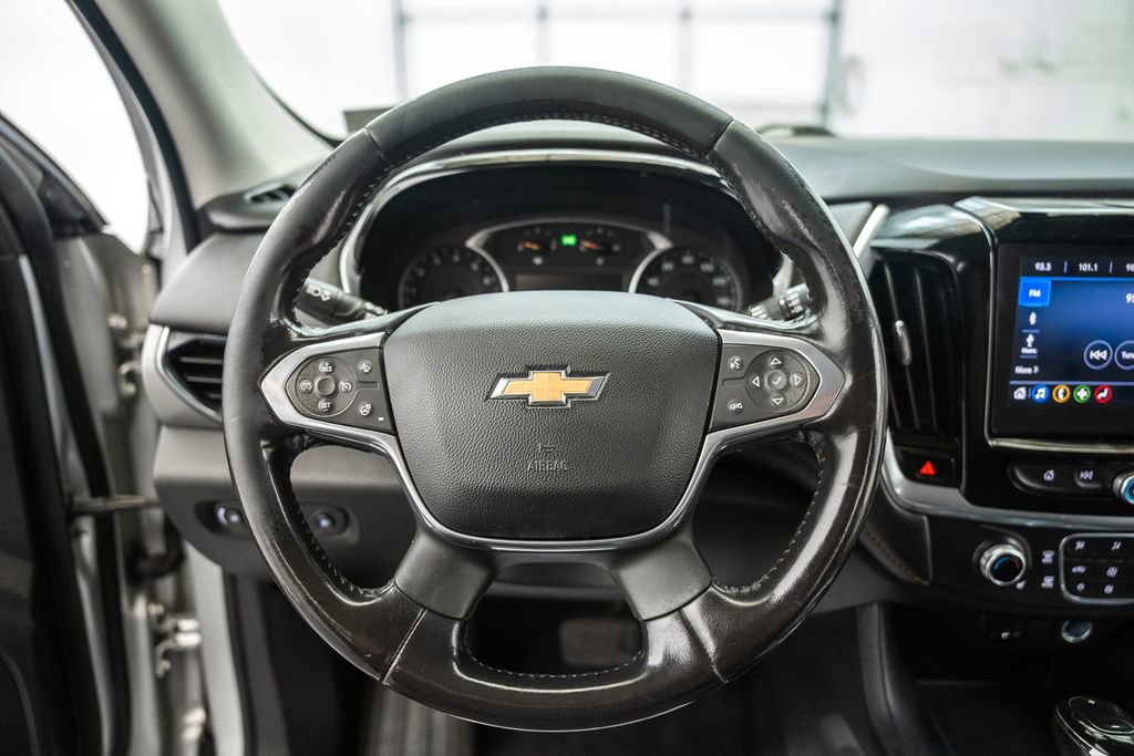 Used 2020 Chevrolet Traverse LT w/ Driver Confidence II Package AWD/4WD image 34